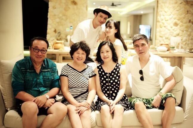 农村365去三亚的视频，一部手机，一个支架，凭什么让全村人都在追？